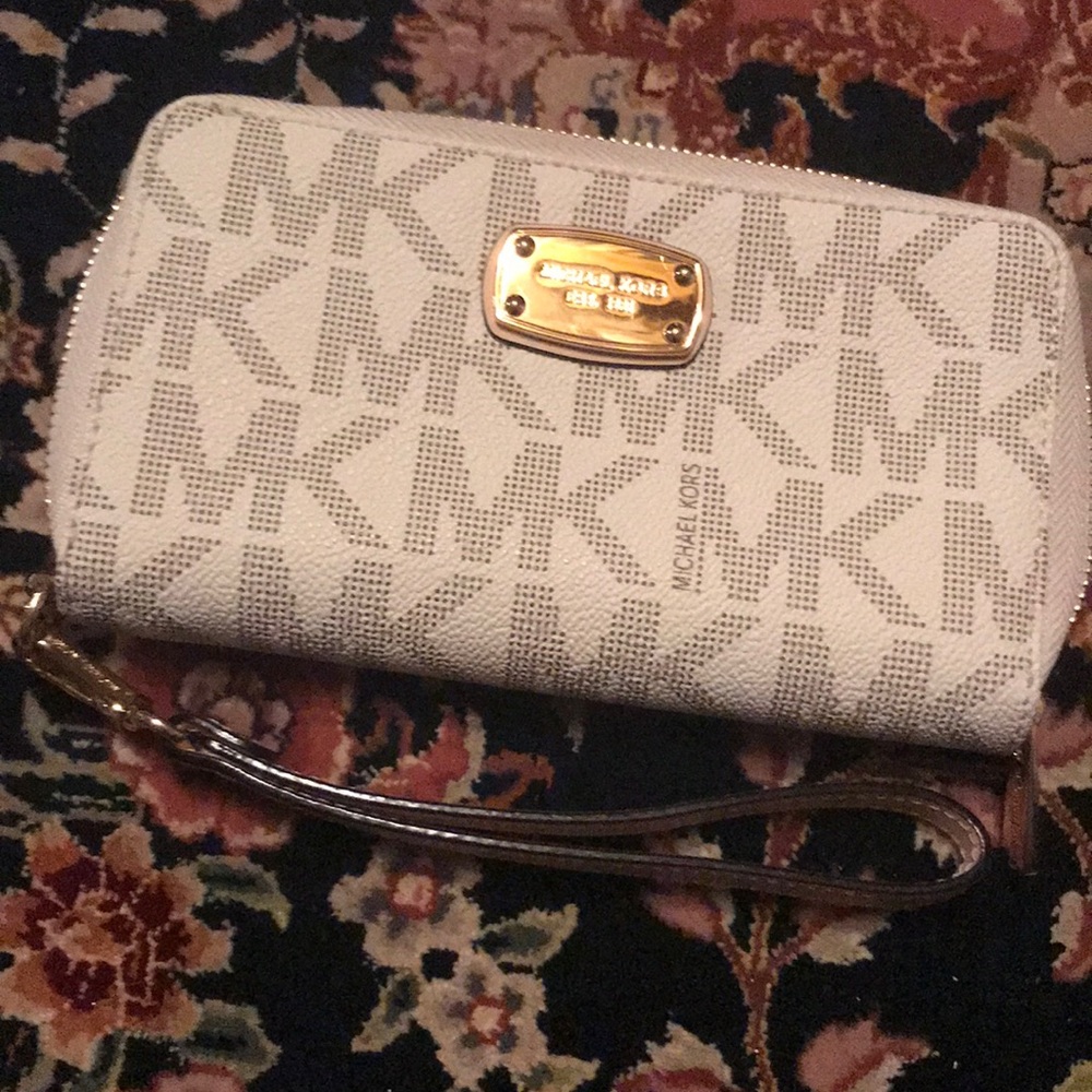 Michael Kors Wristet Wallet 💓